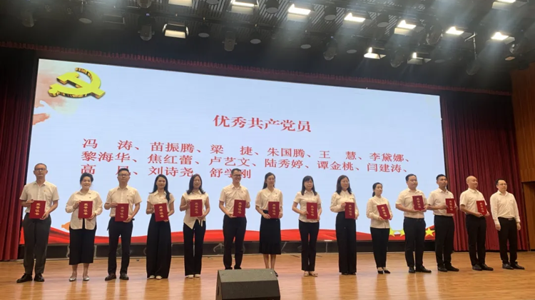 荣誉+3！WilliamHill中文官网入口2026年清远市直教育系统“两优一先”多项表彰